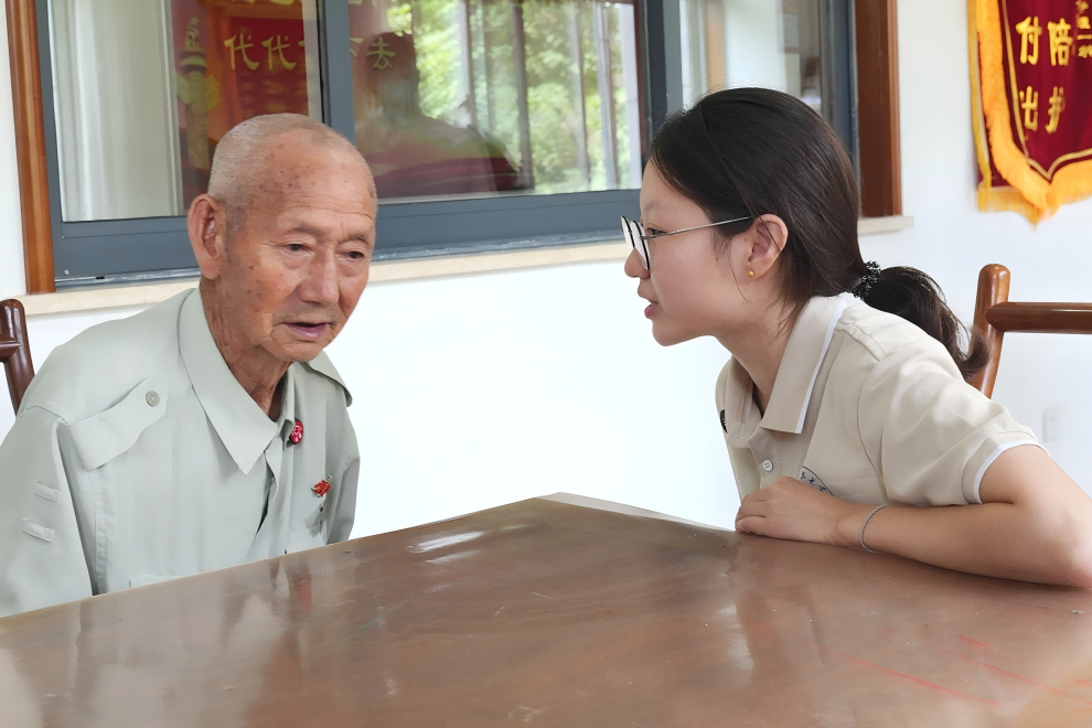 �t־�s�m(x��)��ɽ�ƌ�(sh��)�`�F(tu��n)���M(j��n)��һ����Ժ  ׌�ഺ�c���ϸ�����ײ���M��