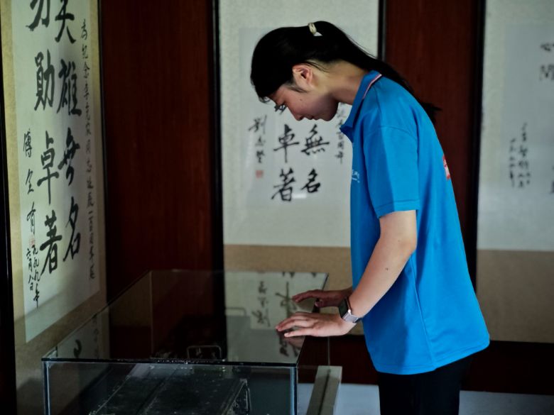 ��������������̤�L�����ʾ���̽���tɫ�����ܴa