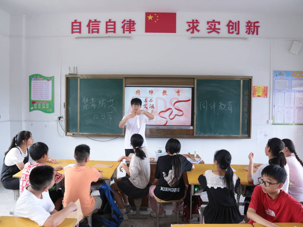 �t�z�������� ��ȫ�W(w��ng)�o�ഺ �����t�z���ֹ���ɫ�n�����M��ꖿh�ۿ��l(xi��ng)��ȪС�W(xu��)