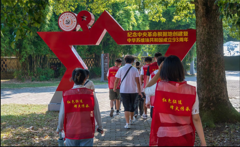 �t�E��(sh��)�`�(du��)����У�׷���tɫ���E���s�m(x��)�tɫѪ�}