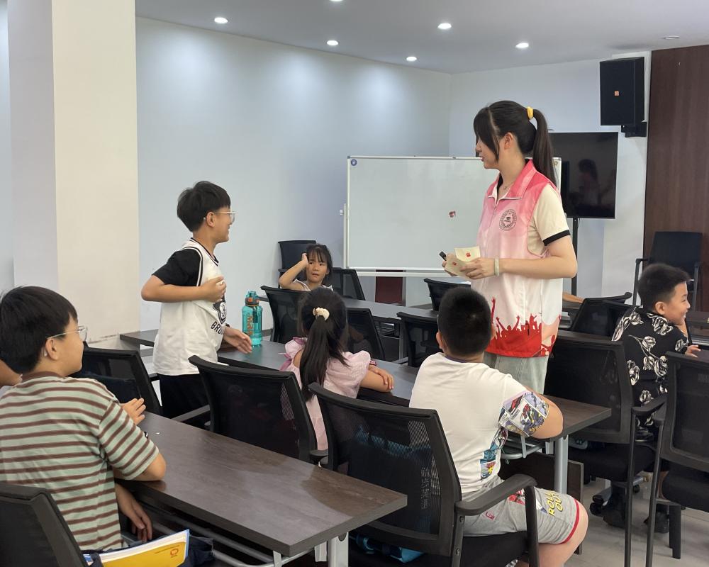 �tɫ�ǻ�������(m��ng)��֮·�����Ͼ�������W(xu��)̩�݌W(xu��)Ժ���t����ī���������(hu��)��(sh��)�`��ȼo(j��)��(sh��)