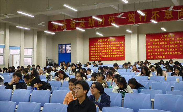 �ڰˌ�ȫ��(gu��)�W(xu��)�����W(xu��)�����v���������(d��ng)֮�������x���(d��ng)