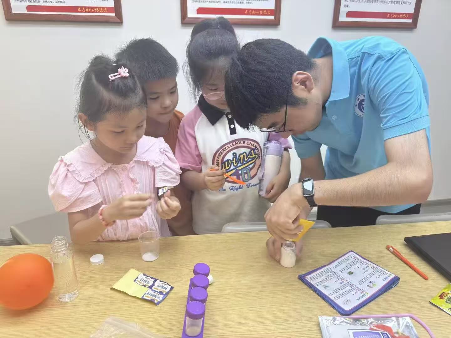 �����݌W(xu��)Ժ������������^(q��)�ƽ̌�(sh��)�`�F(tu��n)�����M(j��n)��2025���ڡ������l(xi��ng)����(sh��)�`��ӡ����ƌW(xu��)ħ���M(j��n)��^(q��)��ͯ��̽�ؘ�Ȥ�ࡿ