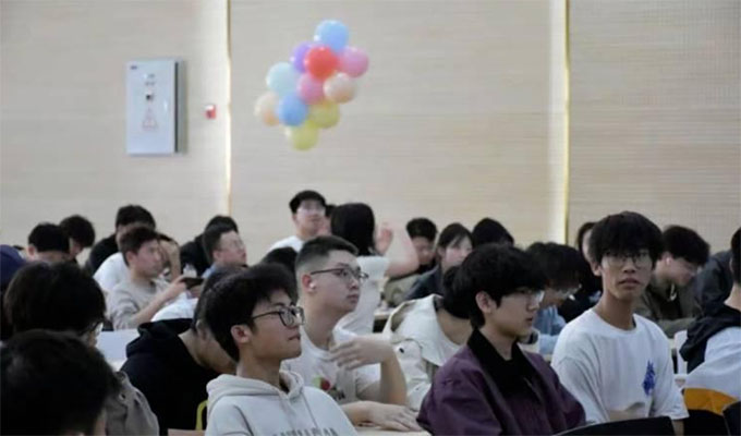 �m�ݽ�ͨ��W(xu��)��ʮ��������Դ�_�l(f��)�c����֪�R(sh��)��(j��ng)ِ�ɹ��e�k