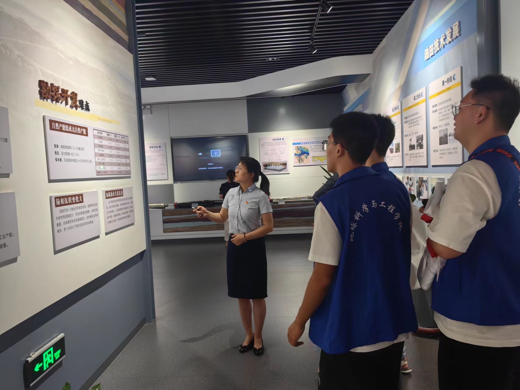 ����̼ʯ�⡱�c�������͡�̽���ء������`꠹����y����̽���L�c����Gɫ��̼�D(zhu��n)��֮·