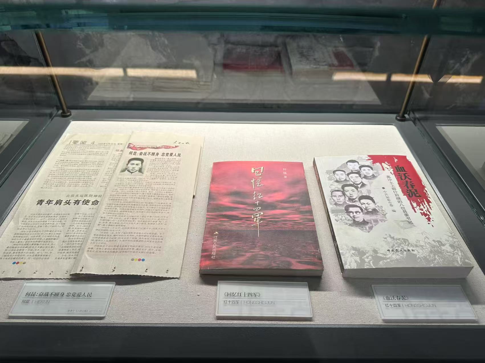 ̽��ͨ�Ǽtɫӛ�������Еr(sh��)���^�M(j��n)���񣺡��t퍂��ĺ����z�L(f��ng)ힾ��ݡ��F(tu��n)�(du��)���M(j��n)��ͨȺӢ�^���Ļ�ʷ�^��