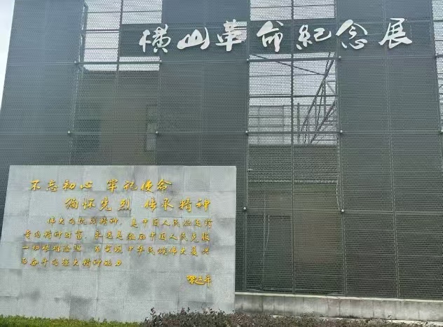 ׷���tɫ���E�����и�������