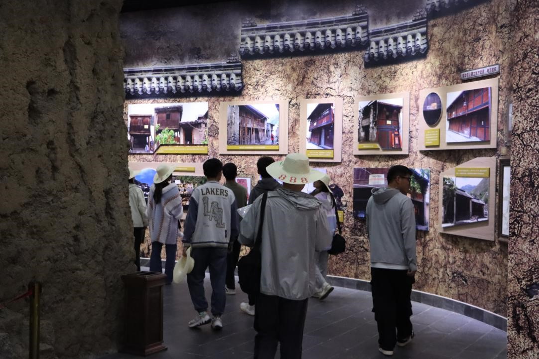 ���ߵ�˼���n���ӛ���x�vʷ��̽���tɫ���E����ֲ�ۇ����