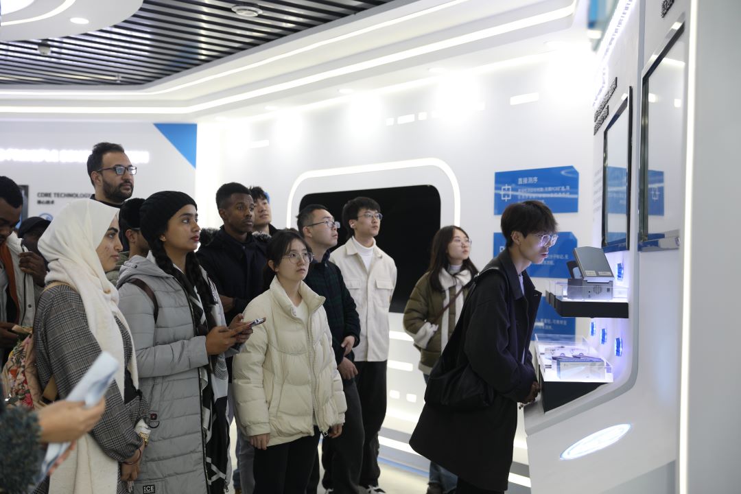 ��ӿƼ���W(xu��)�����ƌW(xu��)�c���g(sh��)�W(xu��)Ժ���X���B(t��i)���������X�c���B(t��i)���C���G����(d��ng)��ϵ�Эh(hu��n)�����(d��ng)�A�M�չ�